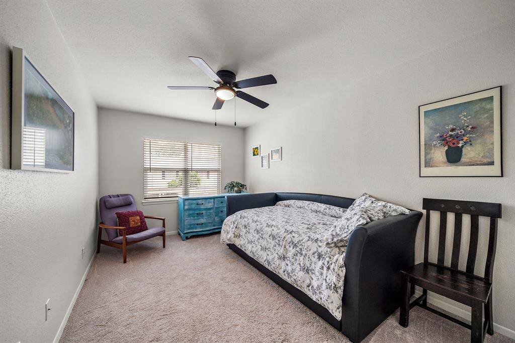 Secondary bedroom No2 can easily accommodate a queen bed.