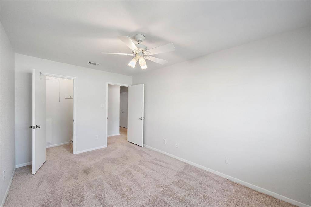 *pic from the previous listing