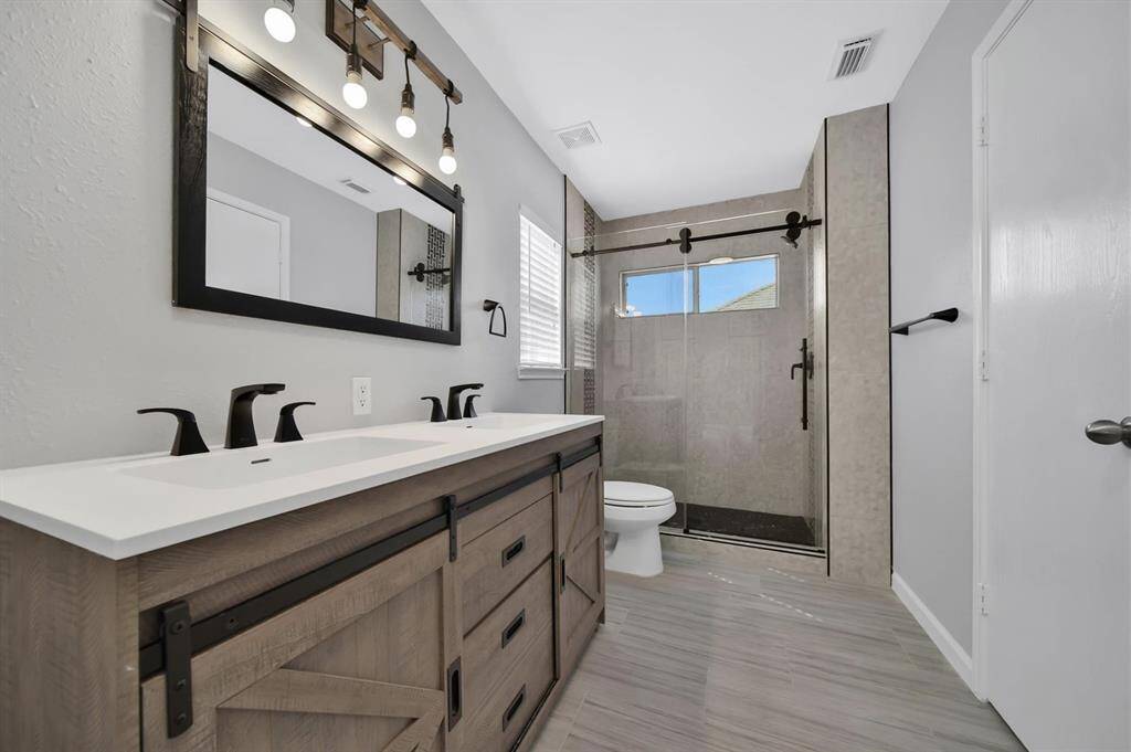 Primary bath, stylishly remodeled.