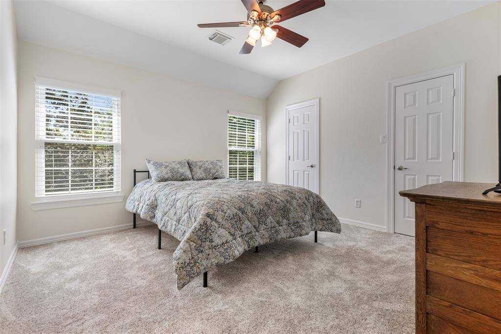 Secondary bedroom(1)