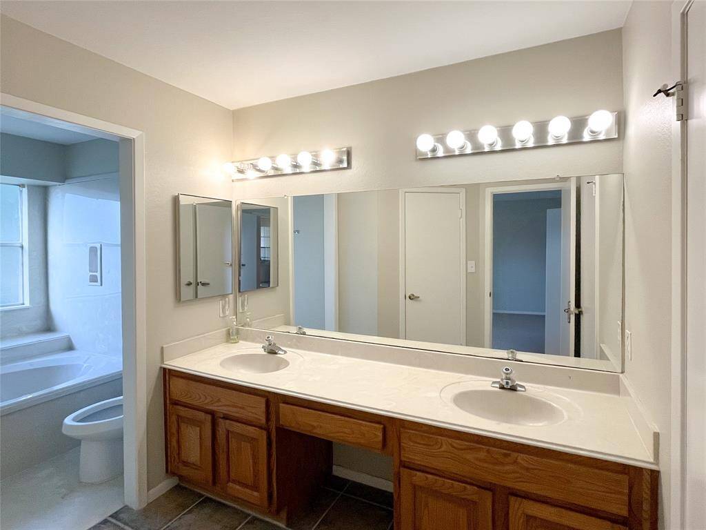 Primary Bedroom En-suite