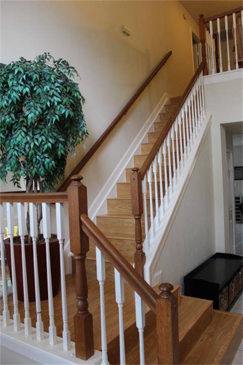 even no carpet on stairway