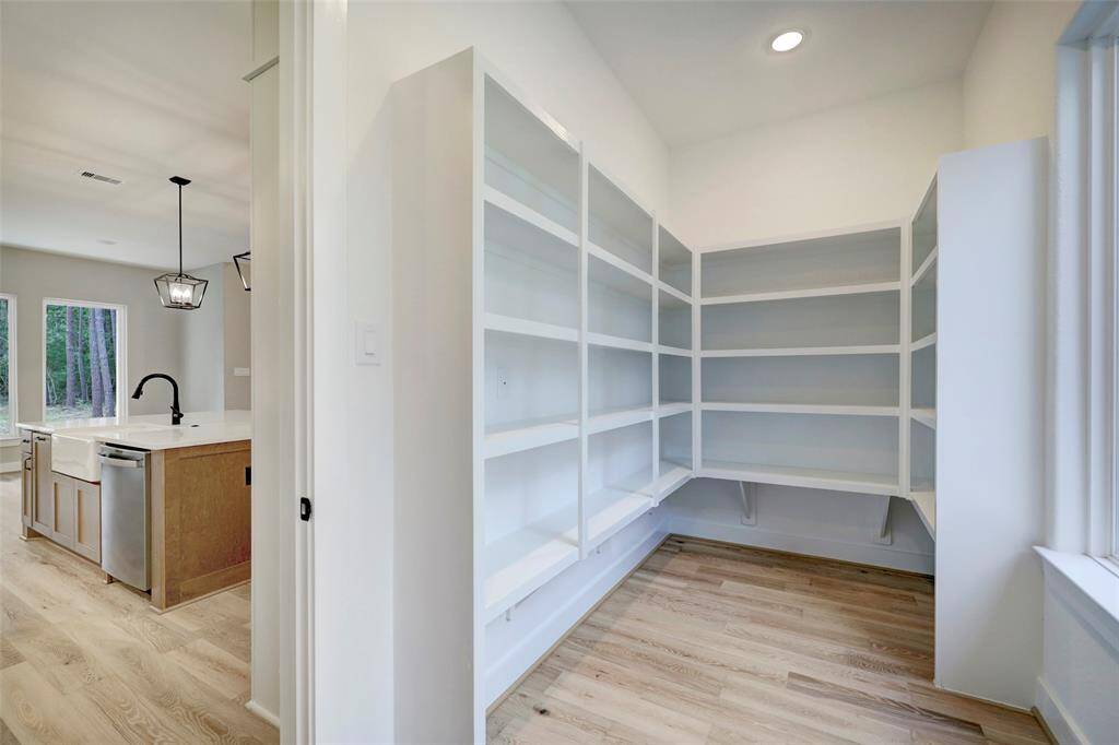 THE PICTURE SHOWN IS NOT THE ACTUAL HOME. TRINITY SIGNATUE HOMES IS BUILDING A SIMILAR FLOOR PLAN.