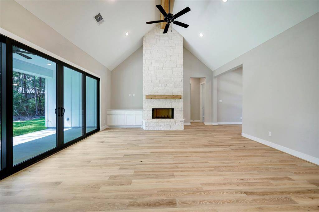 THE PICTURE SHOWN IS NOT THE ACTUAL HOME. TRINITY SIGNATUE HOMES IS BUILDING A SIMILAR FLOOR PLAN.