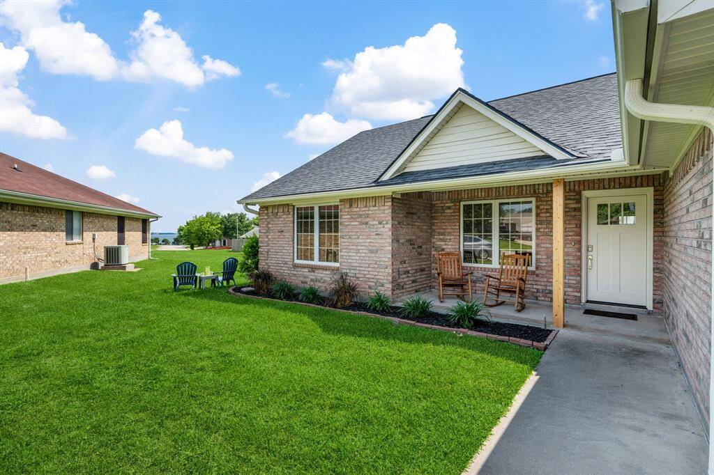 Welcome home to 6998 Breezy Point with protected view of lake conroe