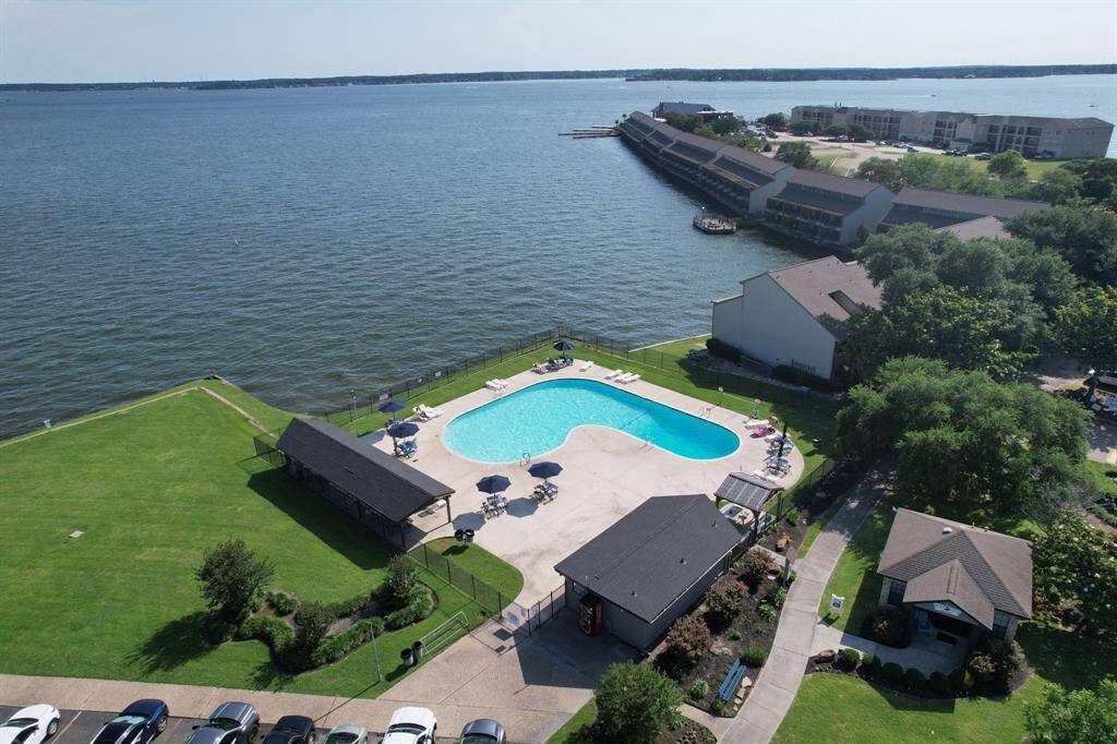 In addition to the swimming pool, the neighborhood has tennis courts, playground, restaurant, club house, and boat tour. And everything is just a short golf cart ride away