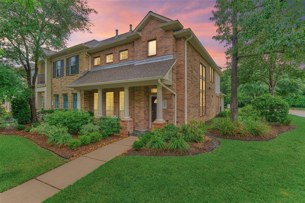 Beautifully cared-for inside and out, welcome to 71 Ginger Jar Street !