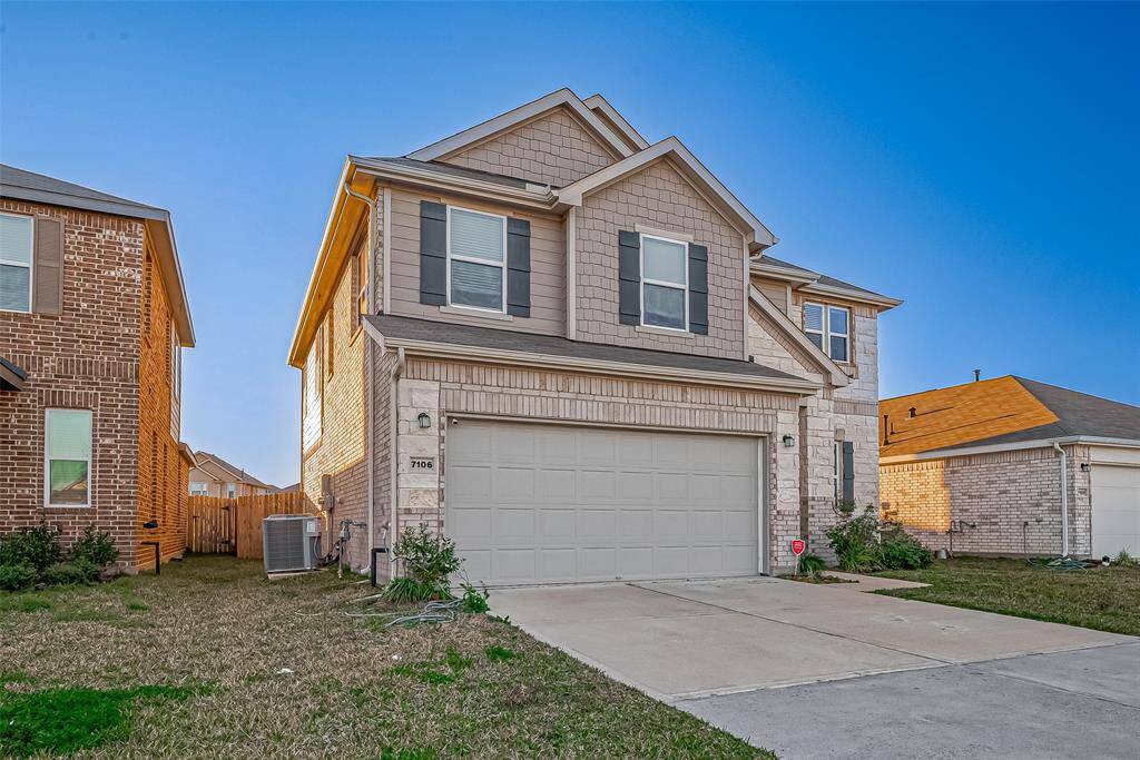 You are invited to come tour this charming home and experience firsthand the open floor plan, stylish finishes, and ample space designed for both comfortable living and entertaining. Located in the highly desired Glendale Lakes community and close to the neighborhood pool, it’s ready to welcome you home. Don’t miss your chance to make it yours!