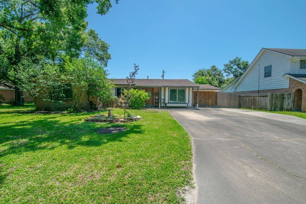 Welcome to 725 Cedar Lawn!