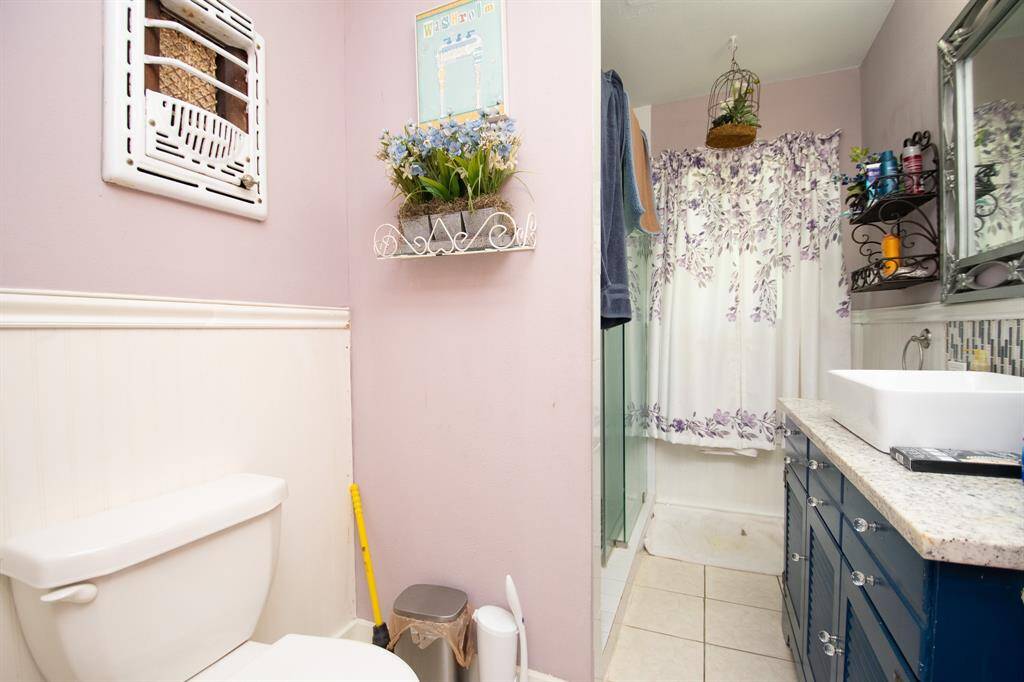 Remodeled 2nd Bathroom