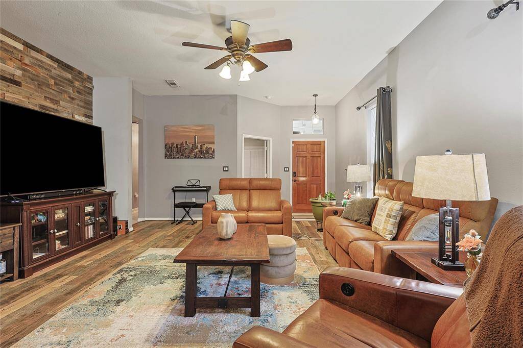 Stunning living room with upgred floor