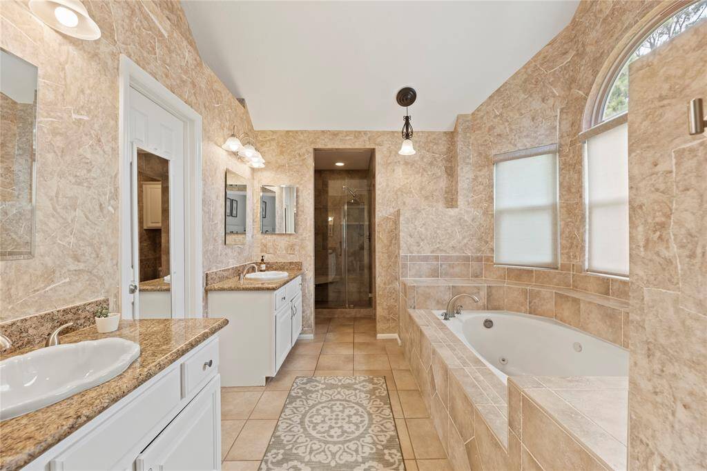 This elegantly designed ensuite bath combines both functionality and style, transforming your daily routine into a spa-like experience.