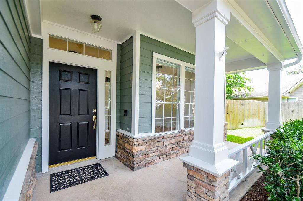 Front porch to enjoy your  morning coffee!
