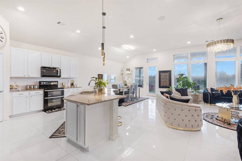The kitchen, an integral part of thishome's open-concept design,seamlessly flows off the living room,creating a harmonious andconnected living space.