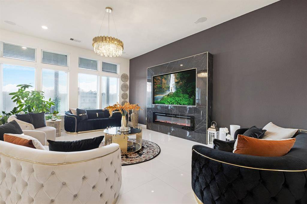 Abundant natural light poursthrough windows, creating a brightand inviting atmosphere.