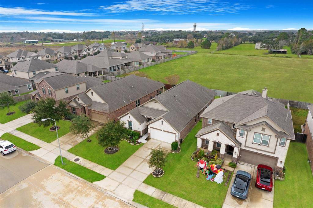 This home has NO BACK NEIGHBORS!