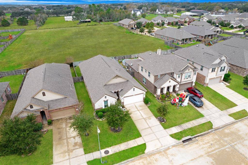 This home has NO BACK NEIGHBORS!