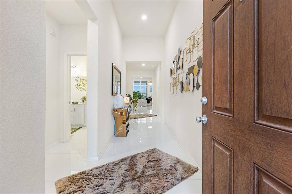 Upon entering are tile floors, high ceilings, and recessed lighting.