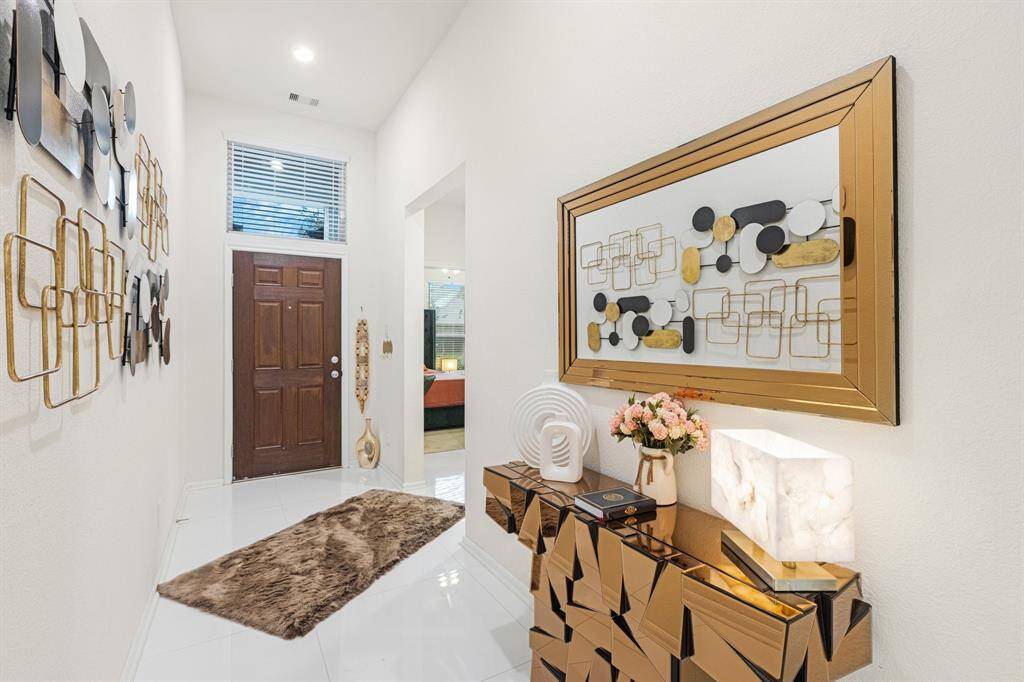 Upon entering are tile floors, high ceilings, and recessed lighting.