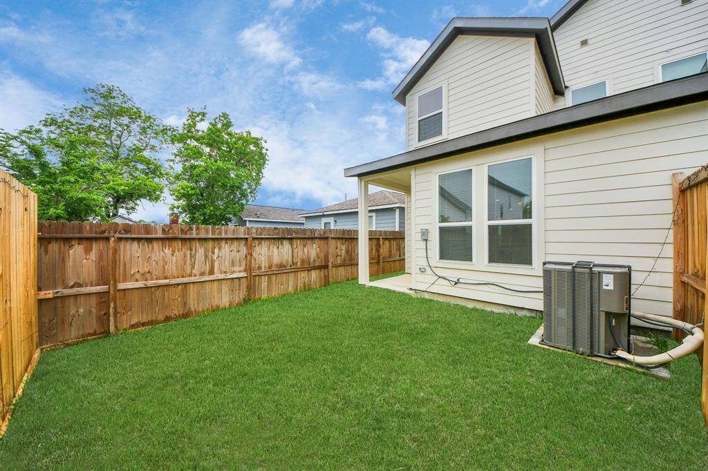 BACKYARD PERFECT FOR GARDENING!