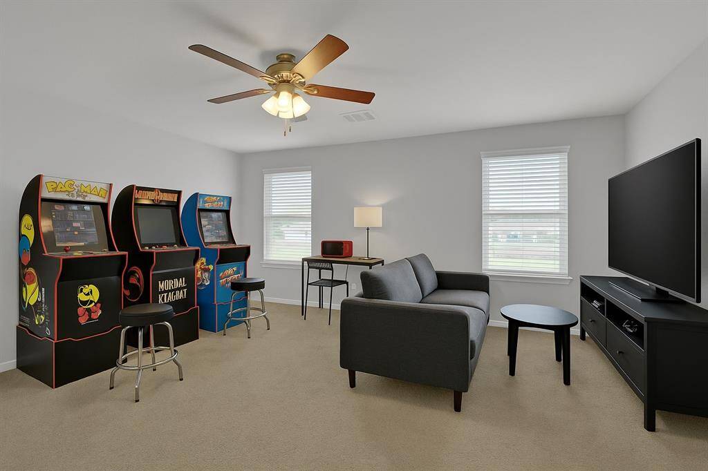 Game room, Virtually staged