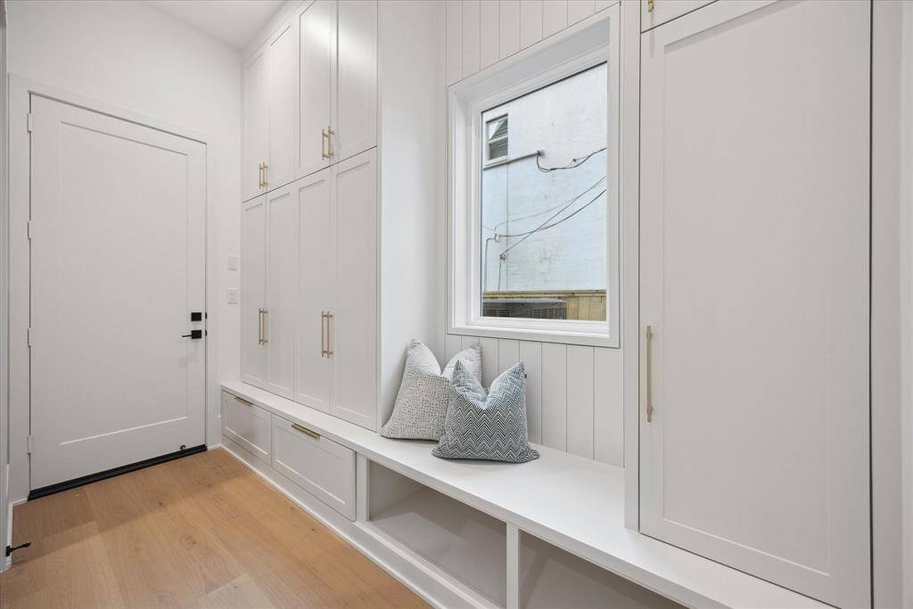 [MUDROOM] The spacious mudroom is both functional and stylish, featuring built-in cabinets, cubbies, and a seating bench—perfect for organizing daily essentials with ease.
