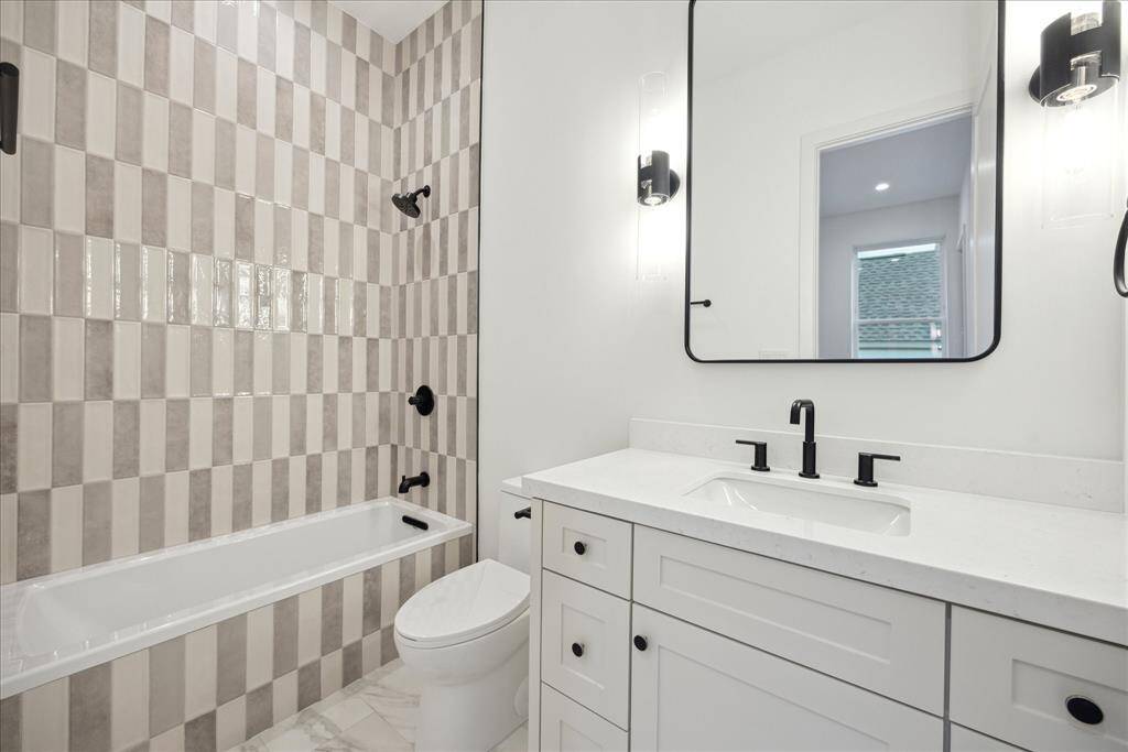 [SECONDARY BATHROOM]