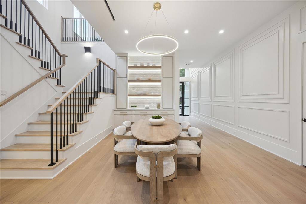 Notice the architectural details..