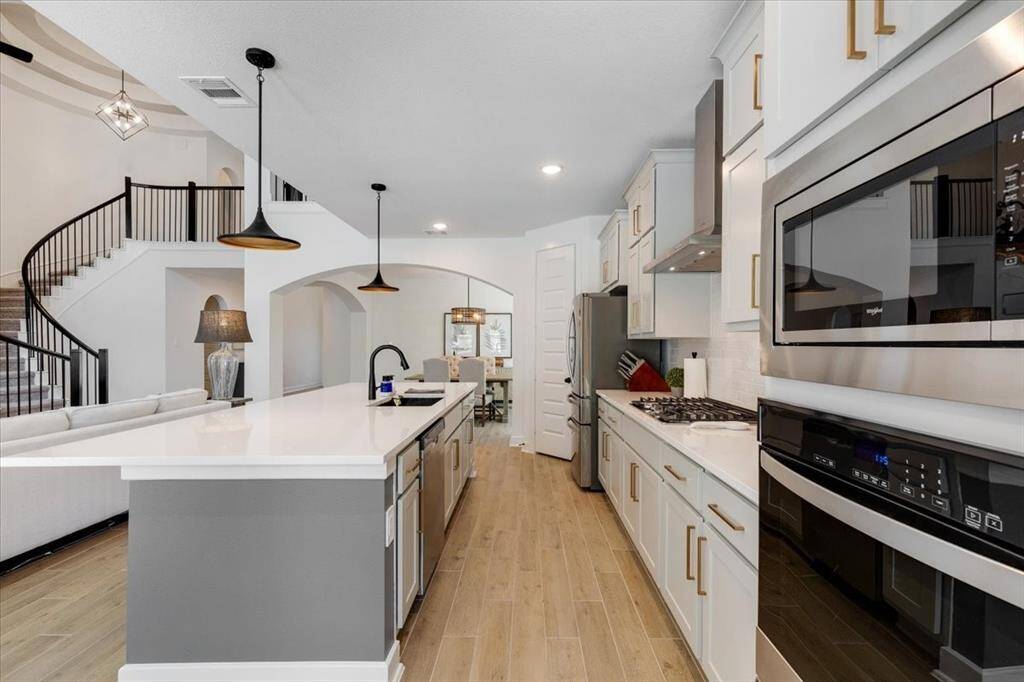 Another view of the gorgeous kitchen!