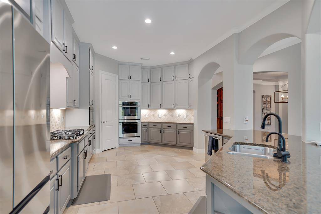 Chef's kitchen with everything you could hope for...