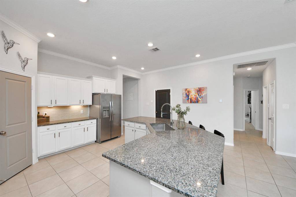 The kitchen is a chef's dream!