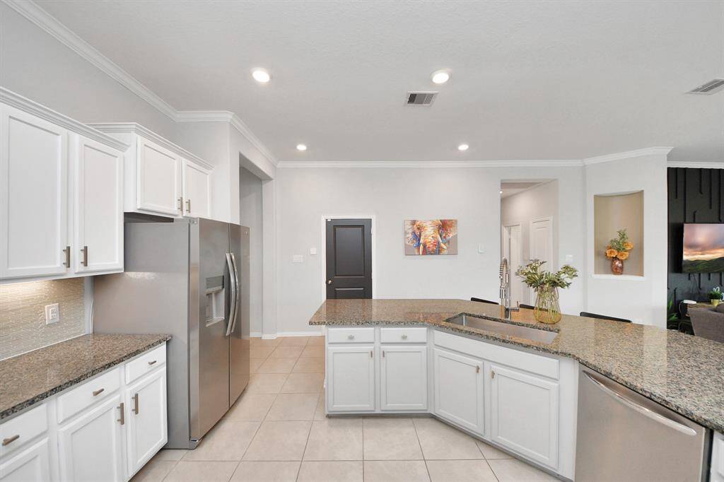 Ample counter & storage space, too.