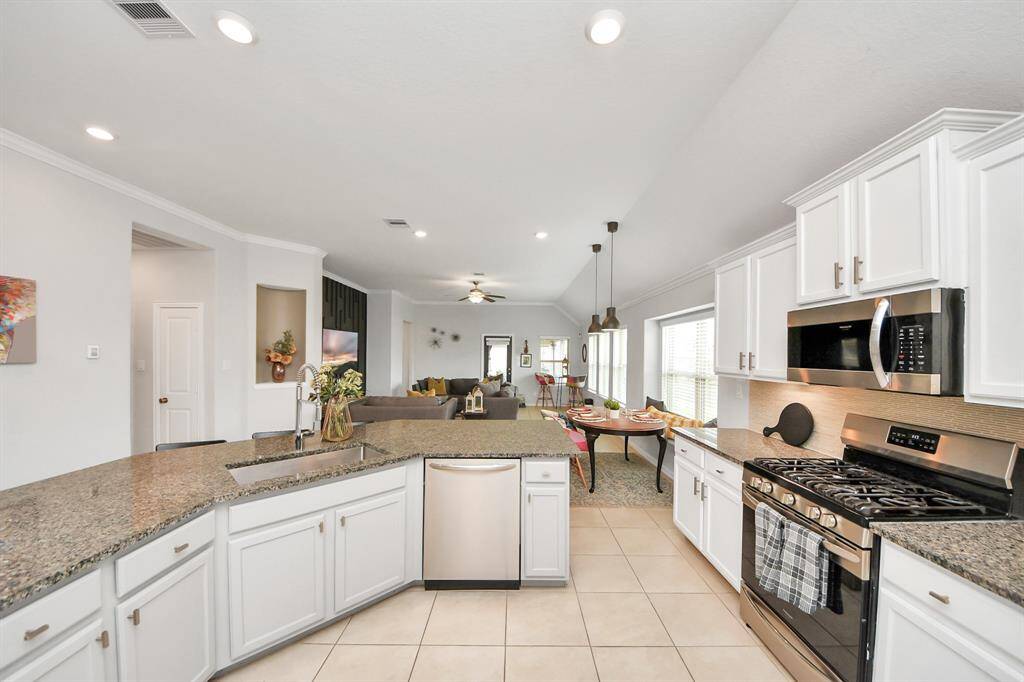 Don't forget the 5-burner gas range!