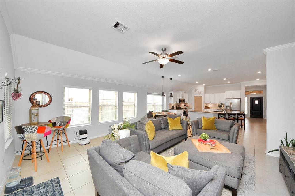 Ideal living space for entertaining or relaxing!