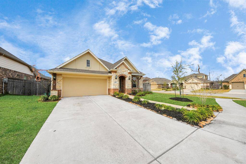 Beautiful brick & stone elevation sets the tone.
