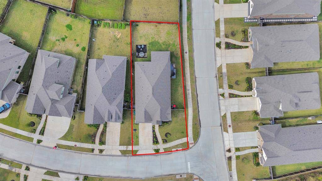 Wonderful corner lot!