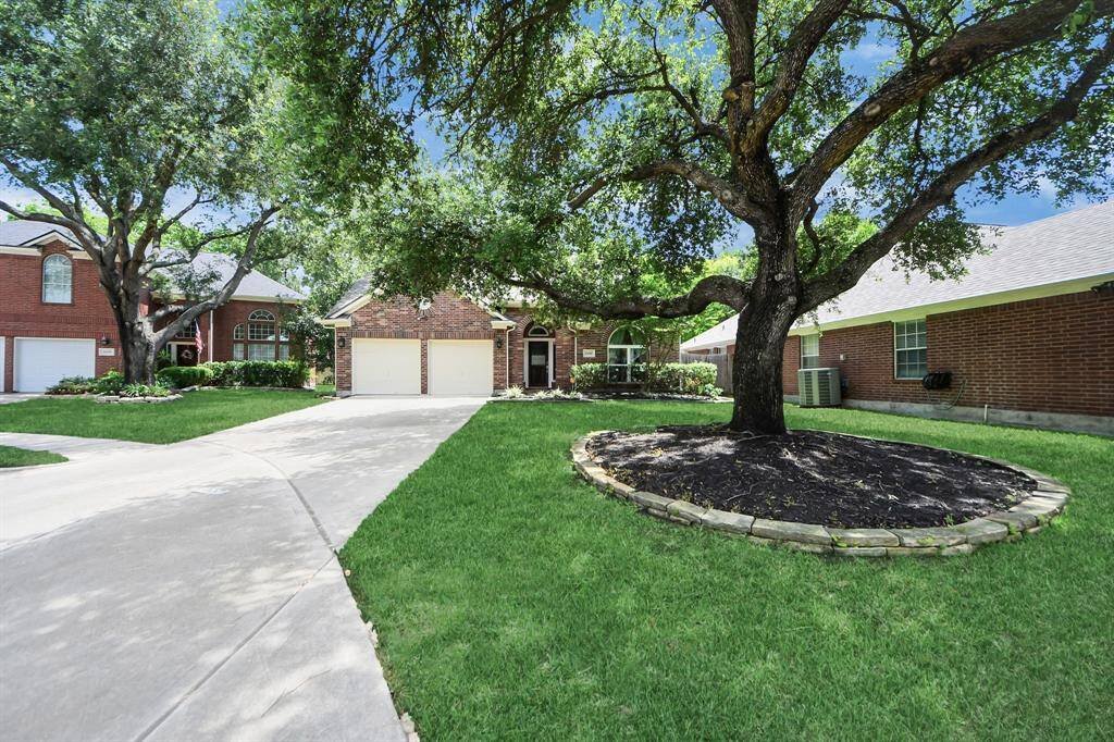 Located in a Cul-de-sac with easy access to the Beltway 8, Hwy. 290 & Hwy 249