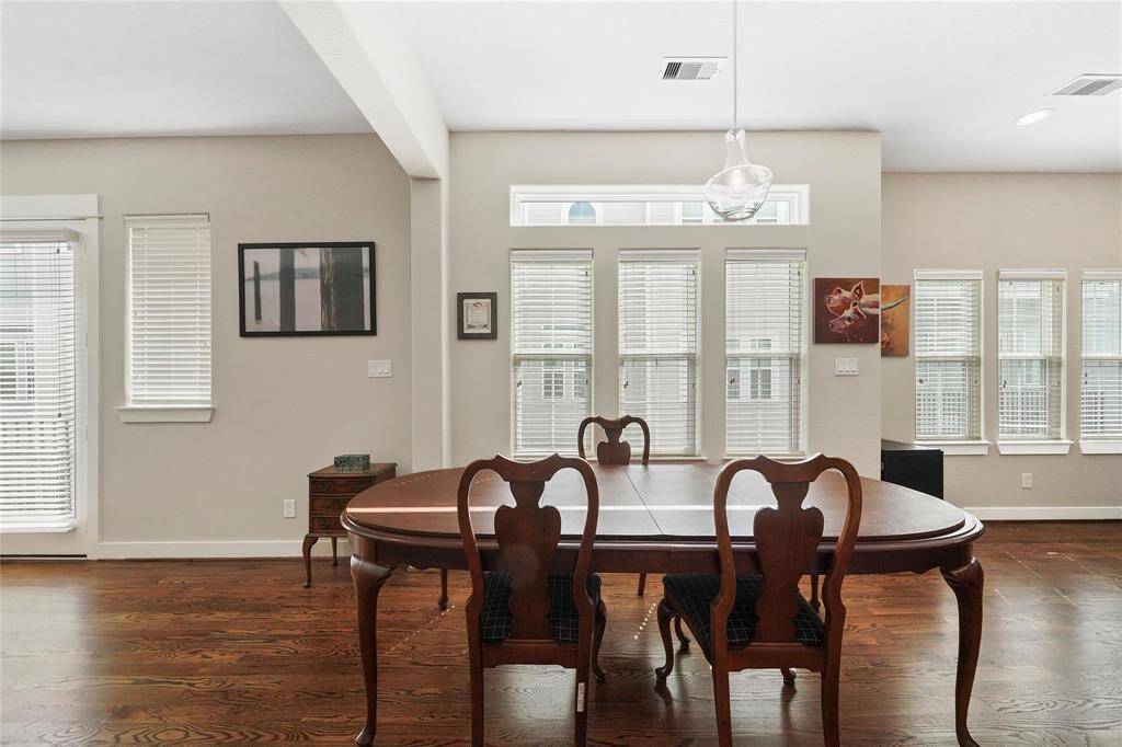 Staged. Large dining room that accommodate a large dining table.