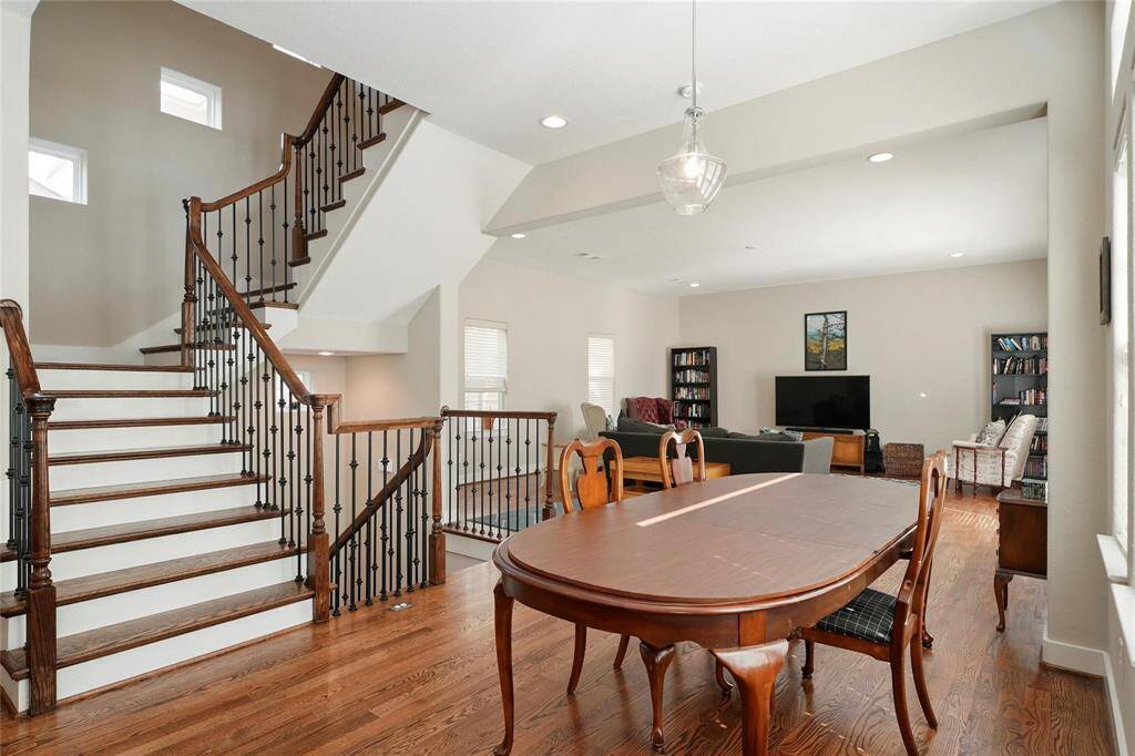 Beautiful stair case with wrought iron spindles.