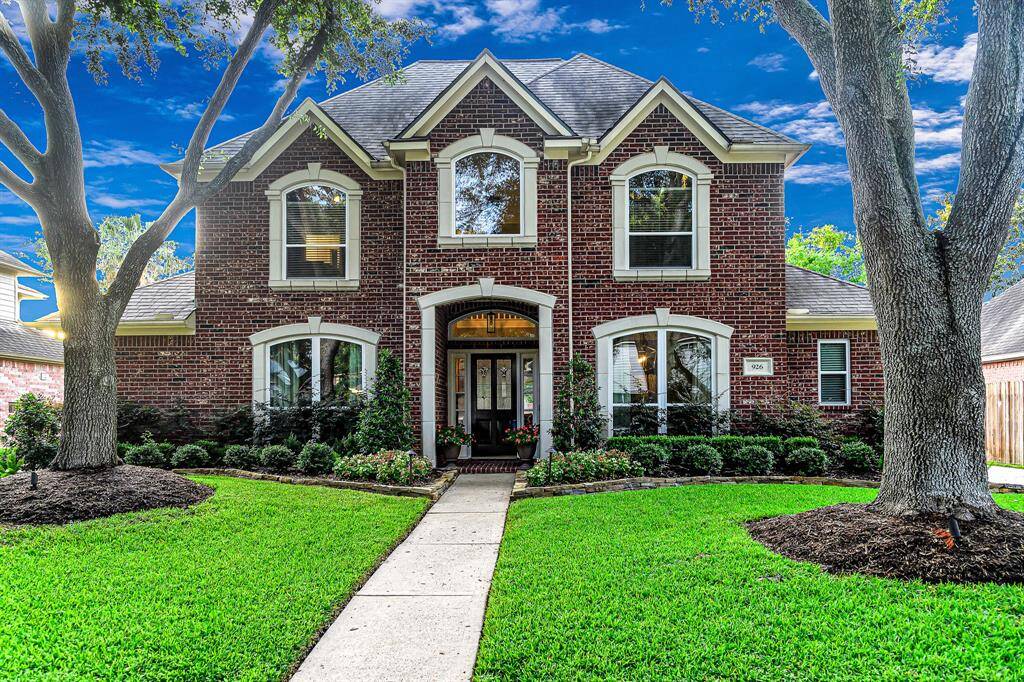 WELCOME TO 926 BURCHTON DRIVE LOCATED IN THE HIGHLY ACCLAIMED NEW TERRITORY SUBDIVISION!