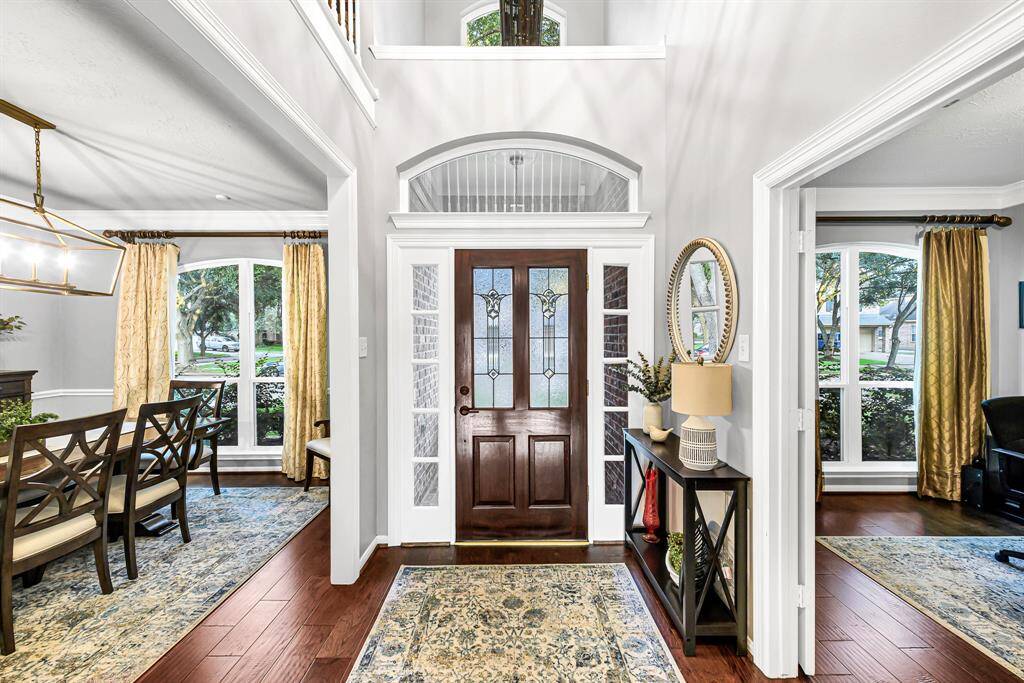 VIEW OF FRONT DOOR ENTRYWAY FROM FAMILY ROOM