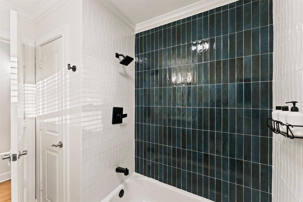 Downstairs full hall bathroom that makes an impact!