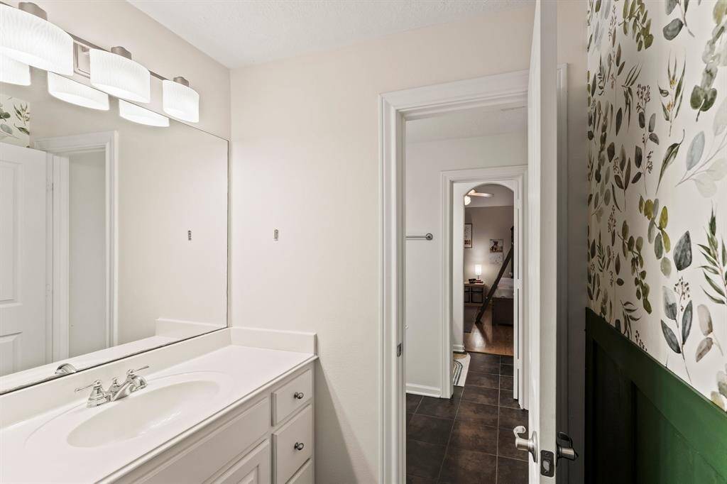 Jack and Jill bathroom with access to den as well.