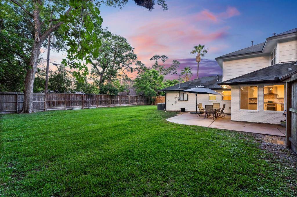 This back yard goes on and on, with plenty of room for a pool, a garden or large pets!