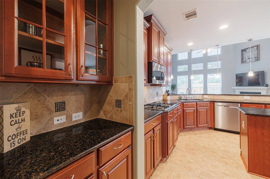 Butlers pantry/Coffee bar located between the dining room and kitchen.