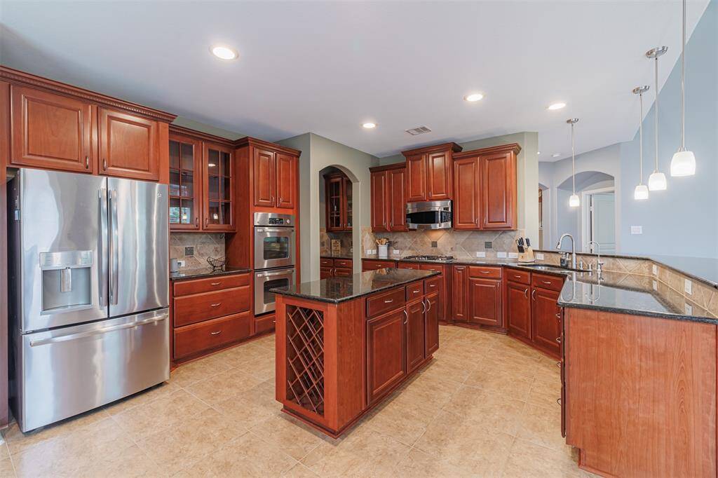 Another view of the kitchen.