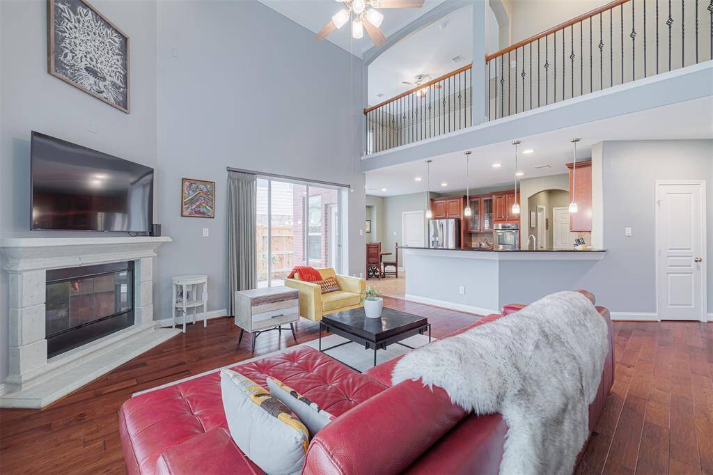 Light and bright with natural lighting. 3-panel glass doors from family room to back covered patio.
