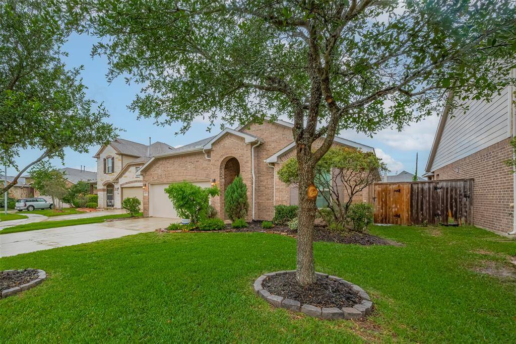 Home is zoned to Autumn Creek Elementary School, Woodcreek Middle School, and Summer Creek High School.