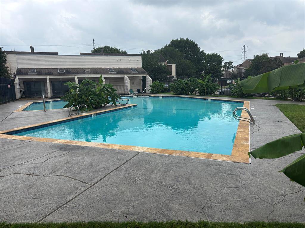Community pool