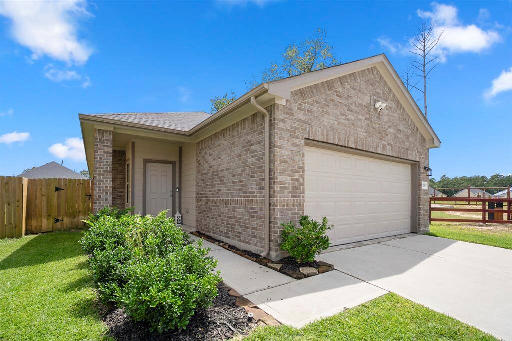 A closer look at curb appeal and upgrades that matter—like Wi-Fi–enabled garage access, a Ring floodlight cam for added security, and clean landscaping already in place. The side gate leads to an extended fenced yard, and the covered front porch welcomes you inside. Bonus points for the upgraded gutters already installed!